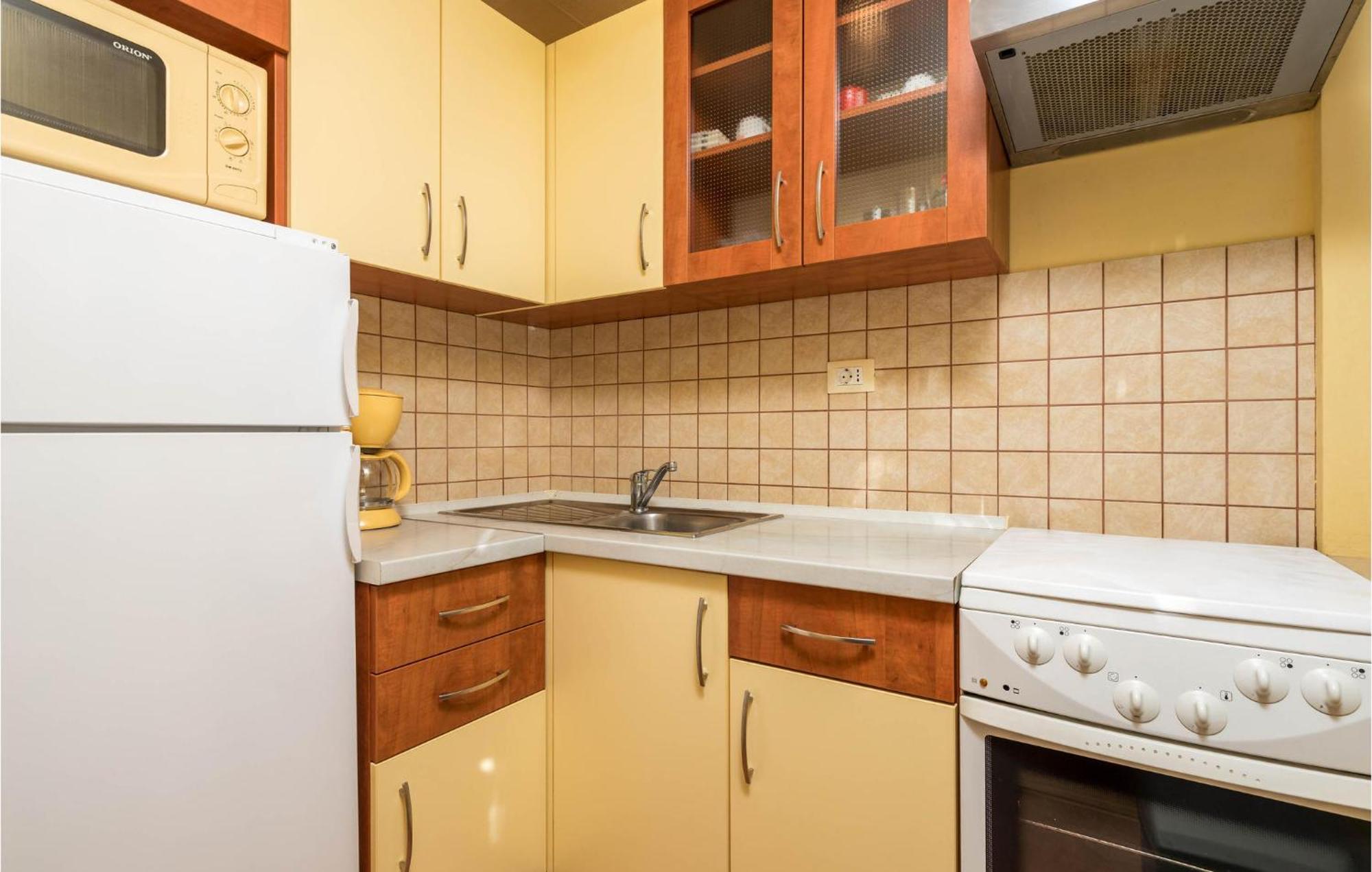 Stunning Apartment In Lovran With Kitchen Екстериор снимка