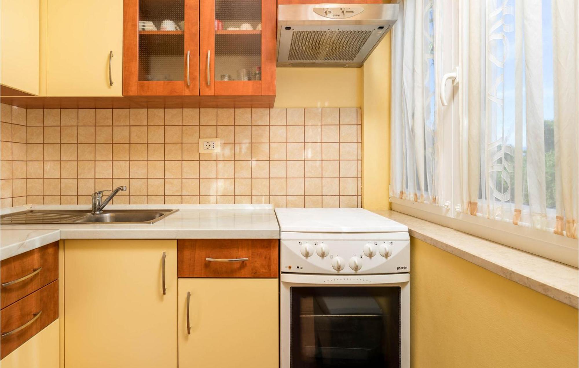 Stunning Apartment In Lovran With Kitchen Екстериор снимка