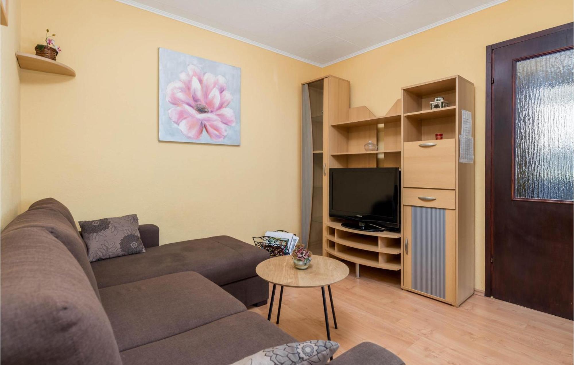 Stunning Apartment In Lovran With Kitchen Екстериор снимка